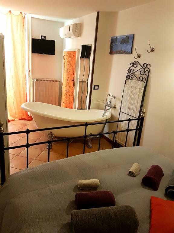 B&B Via Dei Mille Nápoles Habitación foto